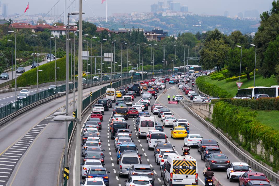 Okullarda uyum haftası başladı: İstanbul'da trafik felç oldu 3